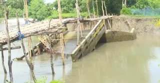 ৭ ব্রিজ ভেঙে যোগাযোগ বিচ্ছিন্ন সাতক্ষীরার ৩০ গ্রামের বাসিন্দারা